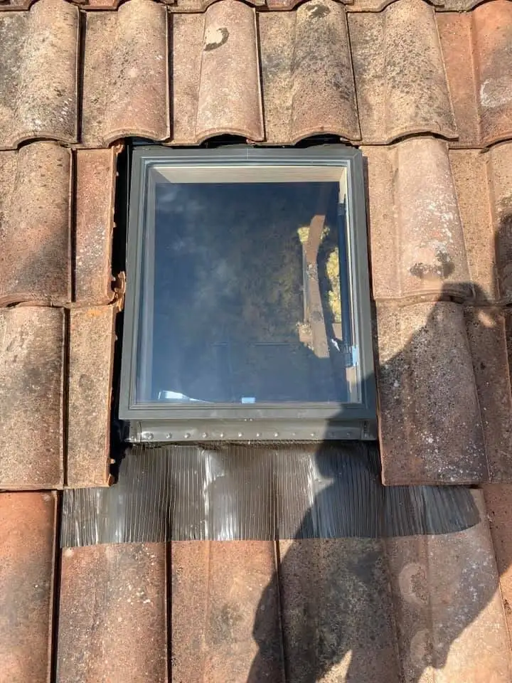 Installation d'une fenêtre de toit